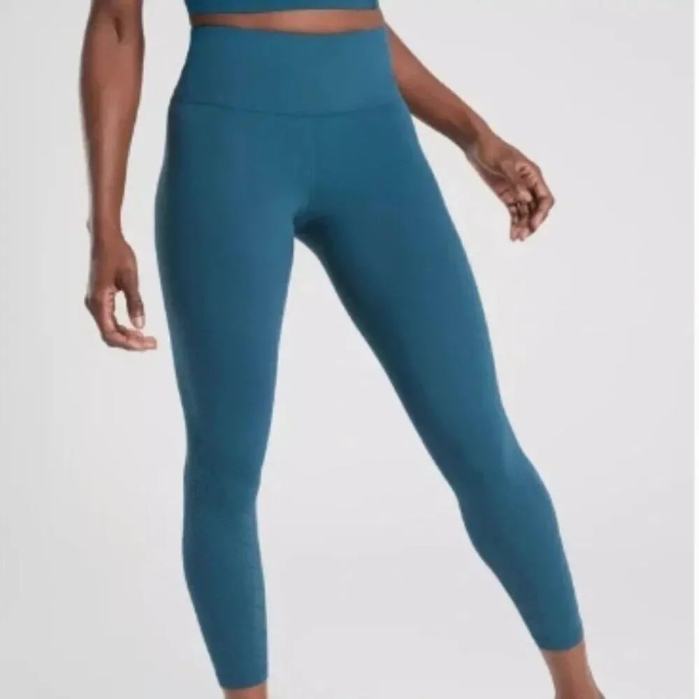 Like New! Athleta Elation Laser Cut 7/8 Tight Leggings in Teal in Size XS